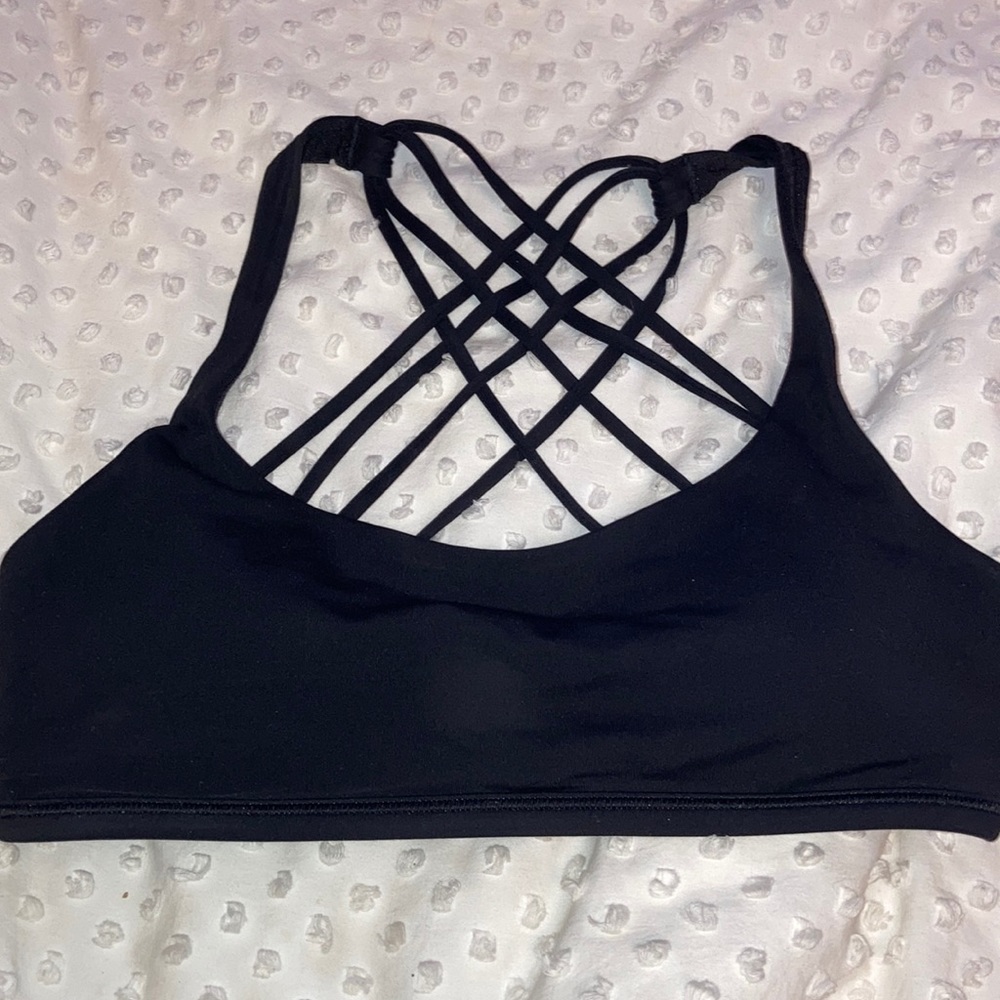 Black lululemon sports bra